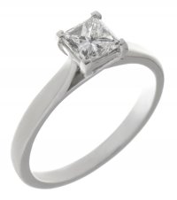 Kiss style princess cut diamond solitaire engagement ring