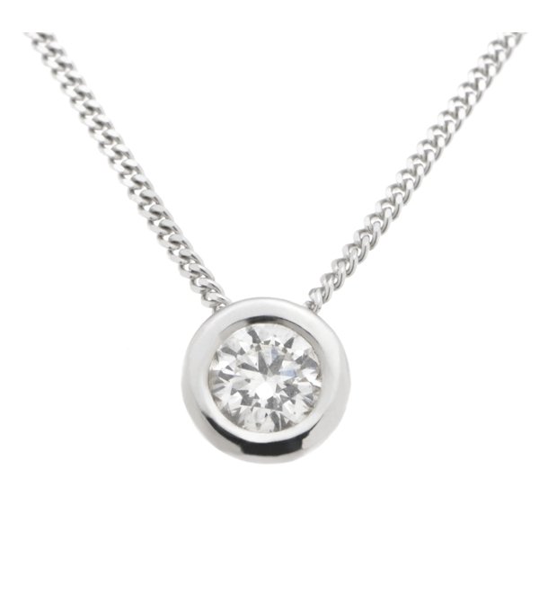 The Ultimate Guide to Diamond Pendants And Necklaces (With Images)