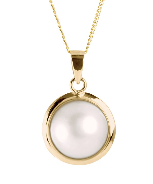 Classic round Mabe pearl pendant