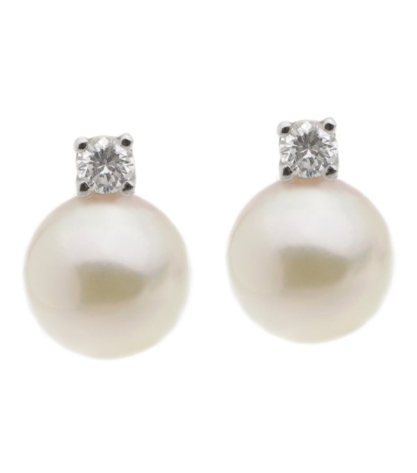 Classic round pearl and round diamond drop earrings