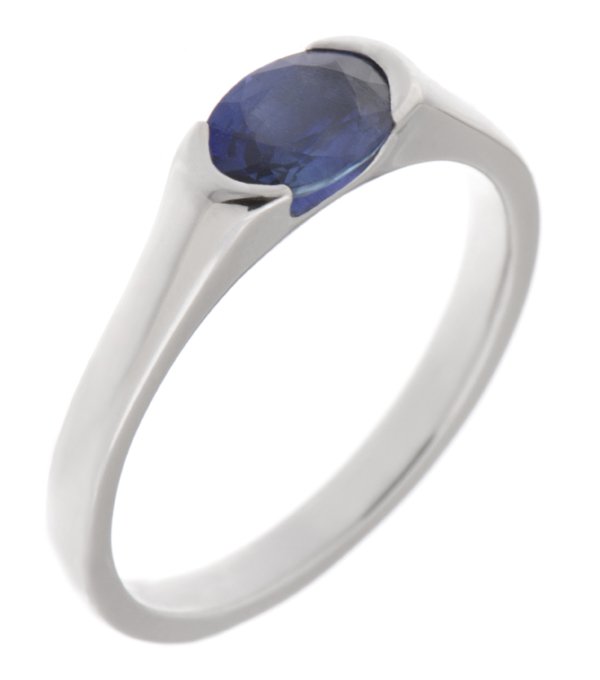 Tiffany Novo® Oval Sapphire Ring in Platinum with Pavé Diamonds | Tiffany &  Co.