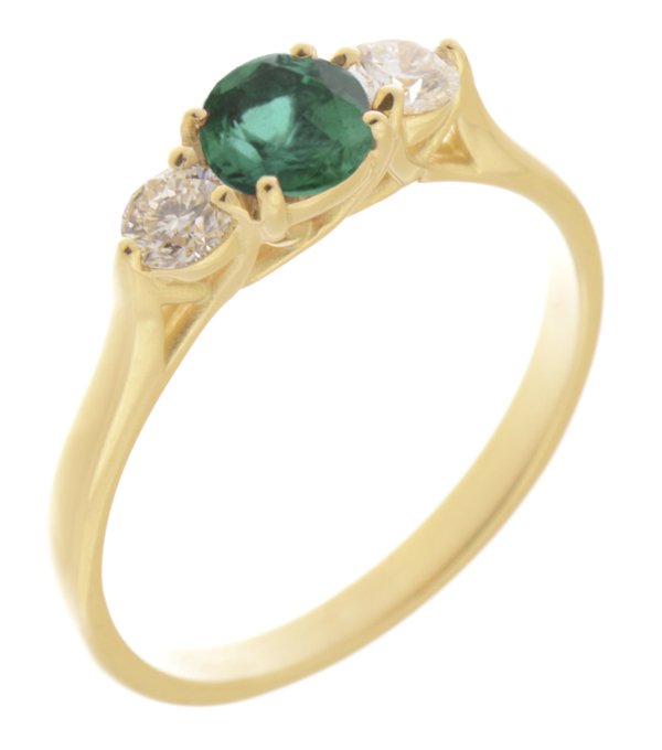 Kiss style round emerald and round brilliant cut diamond trilogy ring