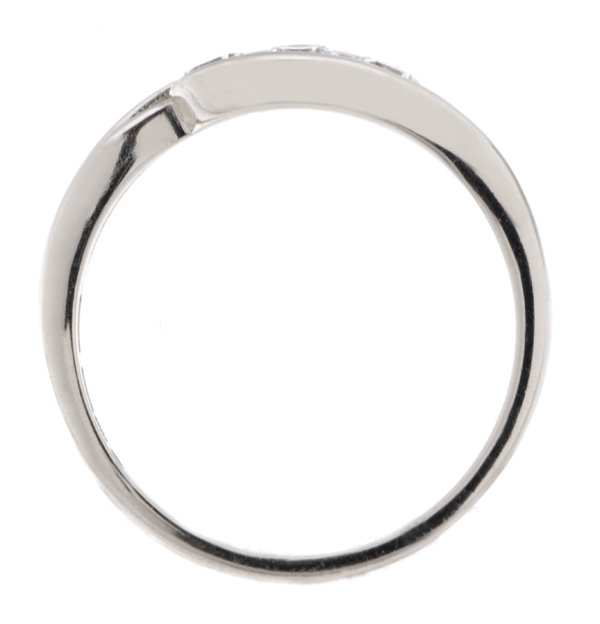 modern crossover trilogy ring three round brilliant cut diamonds triology art deco style platinum gold