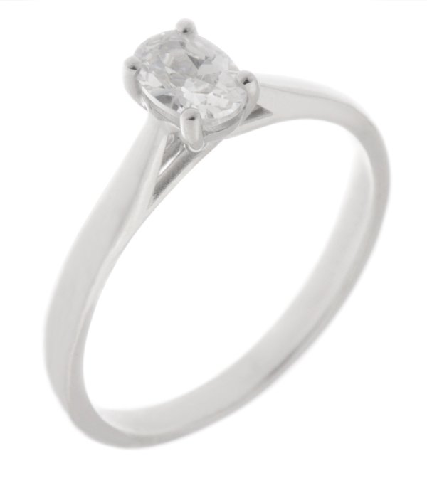 Classic elegant solitaire oval cut diamond engagement ring kiss style four claw set setting platinum gold