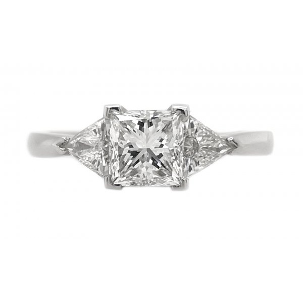classic 1920's art deco style engagement ring princess cut diamond centre trilliant shoulder diamonds Platinum