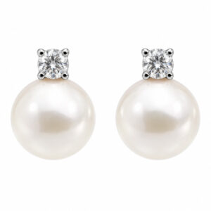 A classic drop style earring with round freshwater cultured pearls and round brilliant cut diamonds platinum gold