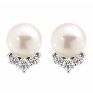 An elegant drop design earring with round white coloured freshwater cultured pearl and a trilogy of round diamonds set underneath platinum gold