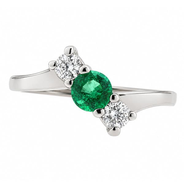 modern classic trilogy green emerald diamond ring set angle 3 three stone round brilliant cut diamonds four claw setting platinum gold